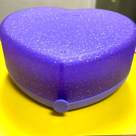 **SOLD** NWT GLITTER LOOKS HEART Cosmetic Case - Picture 6 of 6